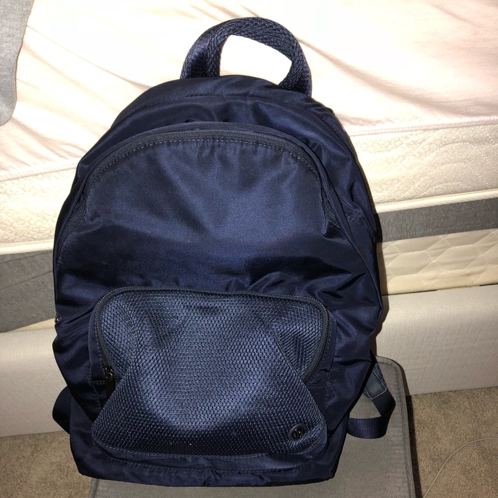SOLD Lululemon everywhere backpack 17L